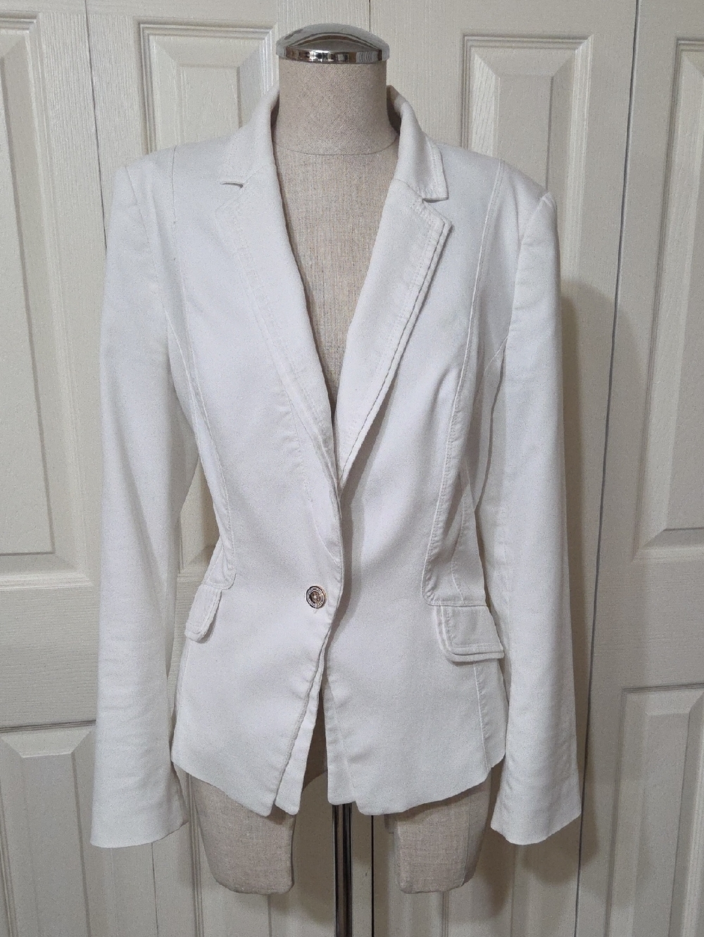 White House Black Market White Single-Button Tailored Blazer